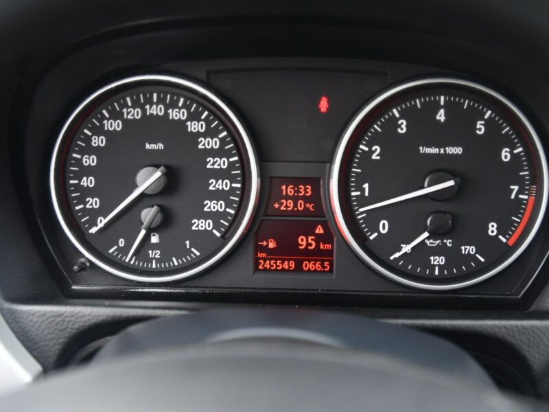 BMW 325 2,5benz Coupe/Skóry.Klimatr 2 str.Szyberdach.Parktronic.El.Fotele.OKAZ E90 (2005-2012)