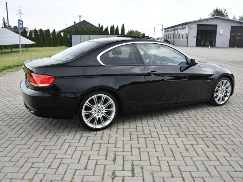 BMW 325 2,5benz Coupe/Skóry.Klimatr 2 str.Szyberdach.Parktronic.El.Fotele.OKAZ E90 (2005-2012)