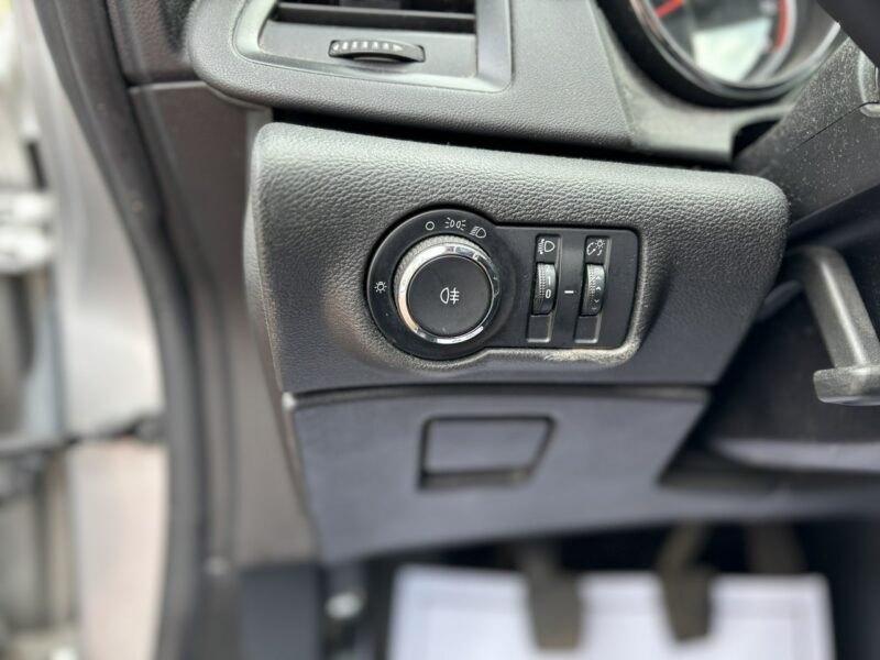 Opel Astra Gwarancja, Benzyna, Klima, Drugie koła J (2009-2019)
