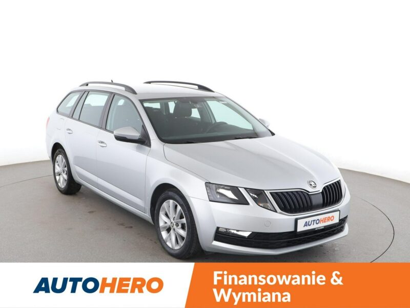 Škoda Octavia automat navi kamera PDC climatronic ACC III (2013-)