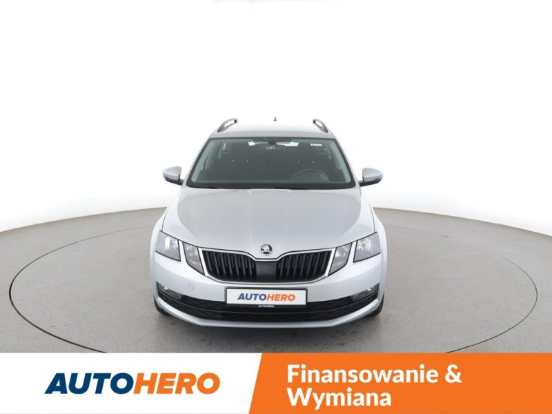 Škoda Octavia automat navi kamera PDC climatronic ACC III (2013-)