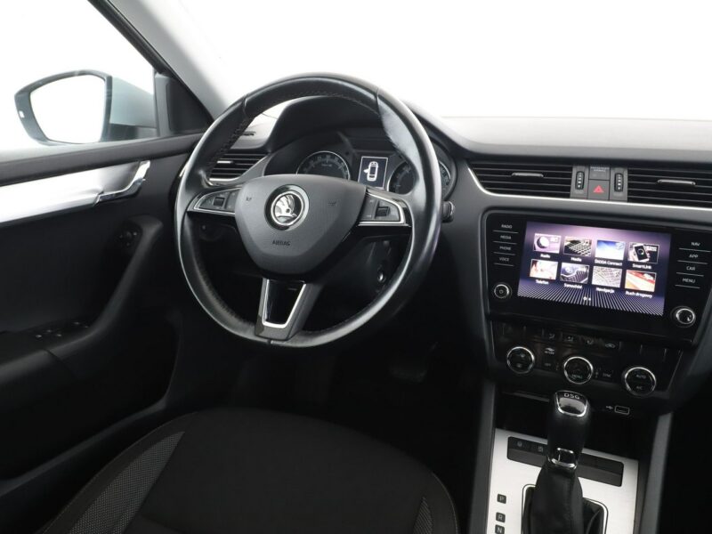 Škoda Octavia automat navi kamera PDC climatronic ACC III (2013-)