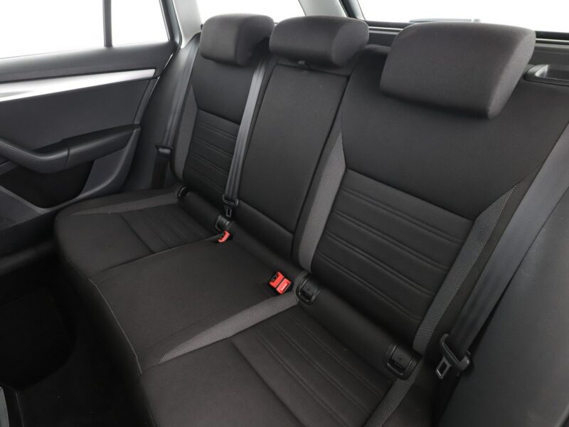 Škoda Octavia automat navi kamera PDC climatronic ACC III (2013-)