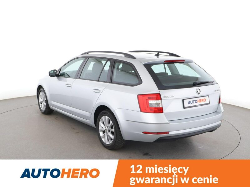Škoda Octavia automat navi kamera PDC climatronic ACC III (2013-)