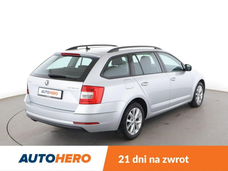 Škoda Octavia automat navi kamera PDC climatronic ACC III (2013-)