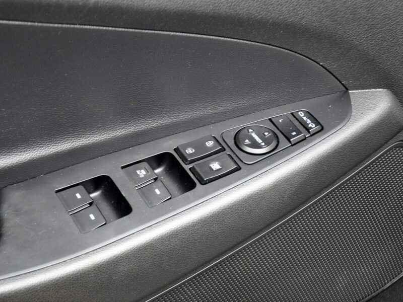 Hyundai Tucson 1.7CRDi(141KM)*Led*Navi*Kamera*Grzana Kierowni*Welur*Reling*Alu17"ASO III (2015-2020)