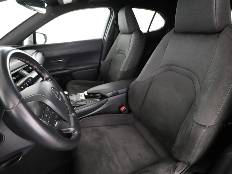 Lexus UX Executive Line alcantara navi ACC LED PDC-kamera