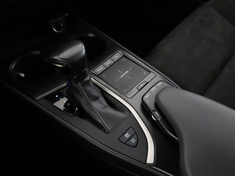 Lexus UX Executive Line alcantara navi ACC LED PDC-kamera