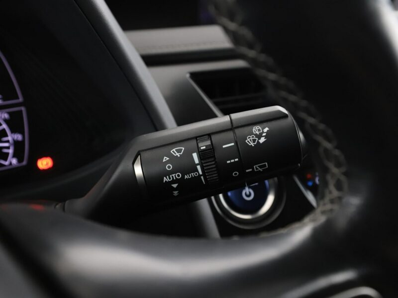 Lexus UX Executive Line alcantara navi ACC LED PDC-kamera