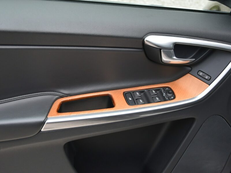 Volvo XC 60 Inscription AWD 2.4D4 190KM Automat 2016r. Salon Virtual BiX NAVi LED I (2008-2017)