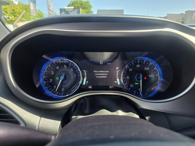 Chrysler Pacifica 3.6 Ben + LPG, 4x4, Radar, Kamery 360, Bluetooth, Skóra, El. Drzwi