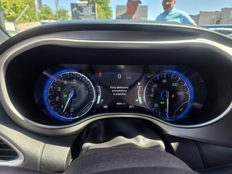 Chrysler Pacifica 3.6 Ben + LPG, 4x4, Radar, Kamery 360, Bluetooth, Skóra, El. Drzwi