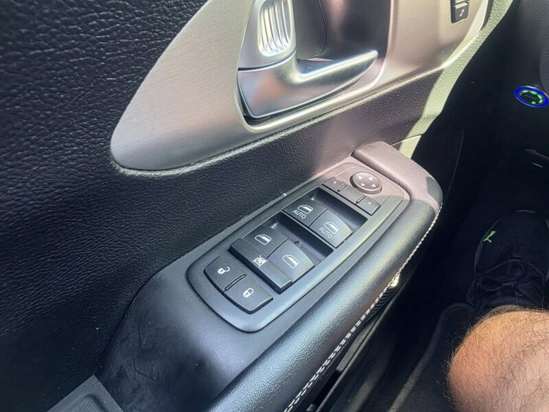 Chrysler Pacifica 3.6 Ben + LPG, 4x4, Radar, Kamery 360, Bluetooth, Skóra, El. Drzwi