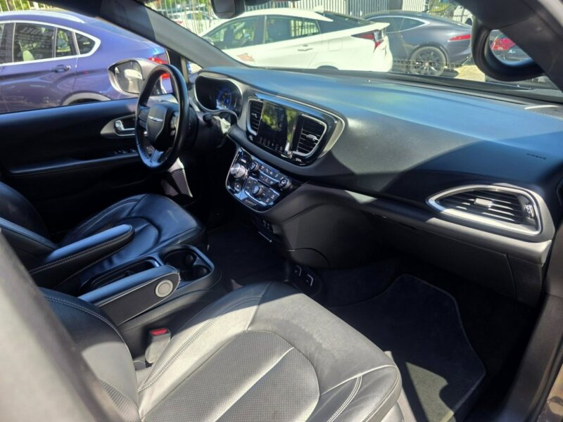 Chrysler Pacifica 3.6 Ben + LPG, 4x4, Radar, Kamery 360, Bluetooth, Skóra, El. Drzwi