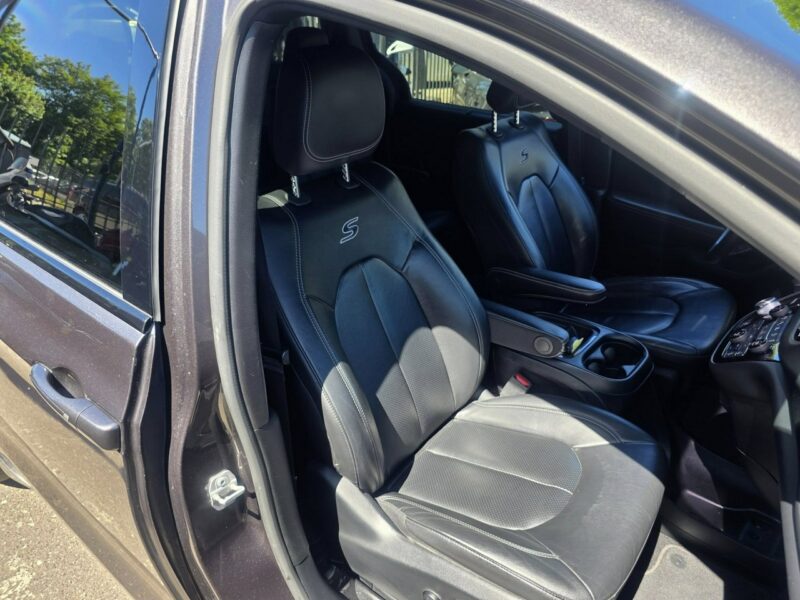 Chrysler Pacifica 3.6 Ben + LPG, 4x4, Radar, Kamery 360, Bluetooth, Skóra, El. Drzwi