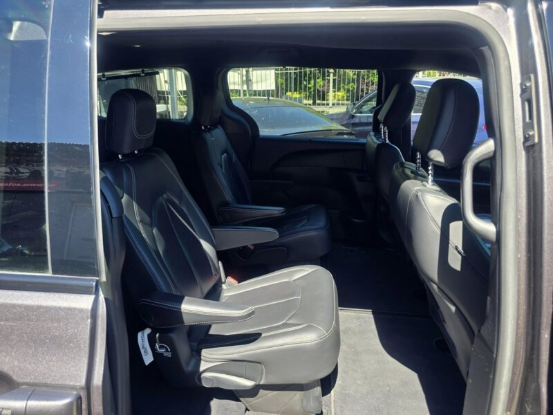 Chrysler Pacifica 3.6 Ben + LPG, 4x4, Radar, Kamery 360, Bluetooth, Skóra, El. Drzwi