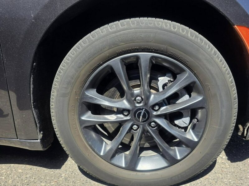 Chrysler Pacifica 3.6 Ben + LPG, 4x4, Radar, Kamery 360, Bluetooth, Skóra, El. Drzwi