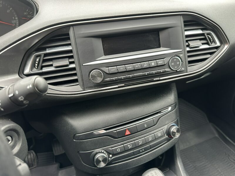 Peugeot 308 Benzyna, tempomat, LED światła dzienne, klimatyzacja, isofix, import T9 (2014-2021)