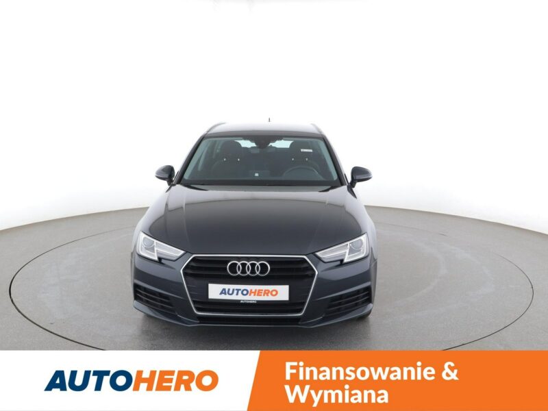 Audi A4 navi xenon klima auto grzane fotele czujniki parkowania B9 (2015-)