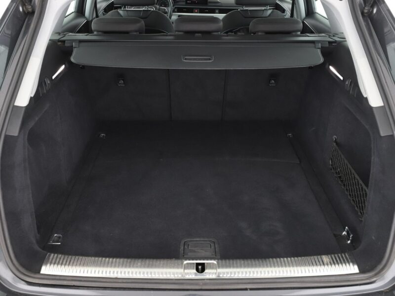 Audi A4 navi xenon klima auto grzane fotele czujniki parkowania B9 (2015-)