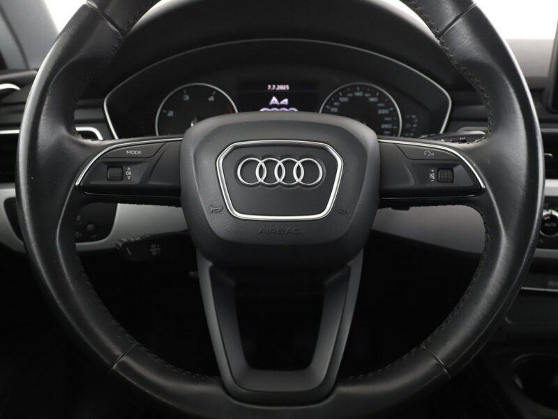Audi A4 navi xenon klima auto grzane fotele czujniki parkowania B9 (2015-)