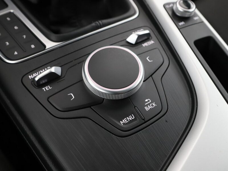 Audi A4 navi xenon klima auto grzane fotele czujniki parkowania B9 (2015-)