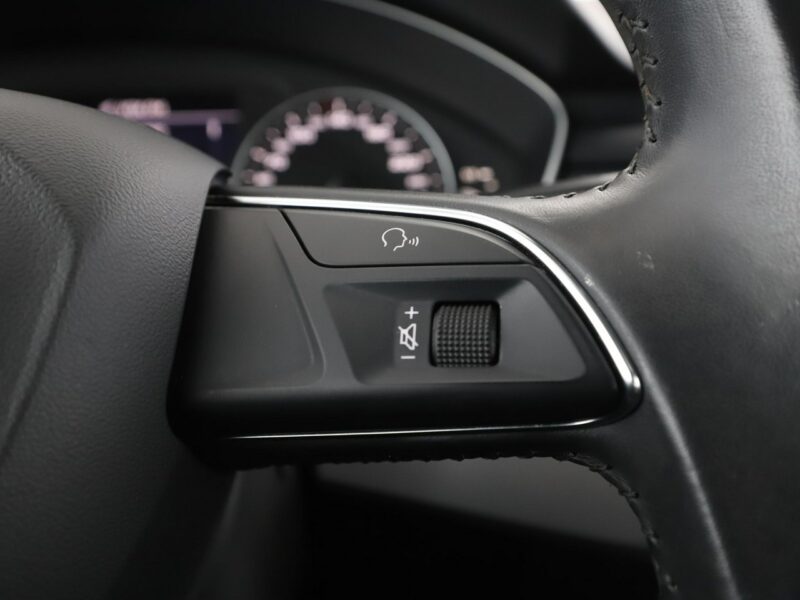 Audi A4 navi xenon klima auto grzane fotele czujniki parkowania B9 (2015-)