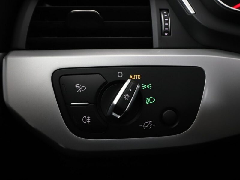 Audi A4 navi xenon klima auto grzane fotele czujniki parkowania B9 (2015-)