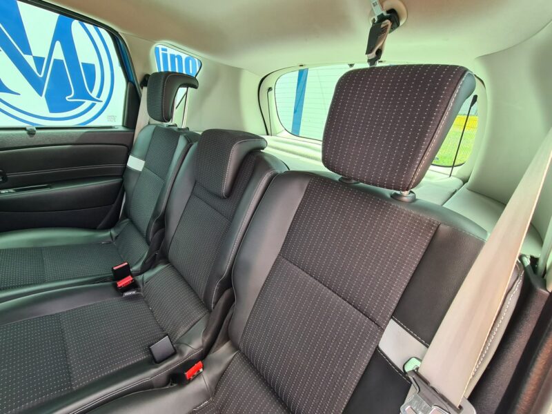Renault Scenic BOSE Navi Kamera 2xPDC Grzane Fotele Półskóry Klimatronik Sensory Led III (2009-2016)