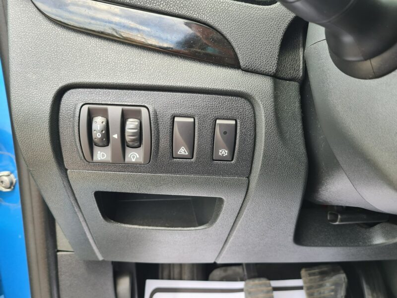 Renault Scenic BOSE Navi Kamera 2xPDC Grzane Fotele Półskóry Klimatronik Sensory Led III (2009-2016)