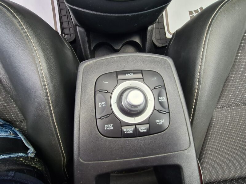 Renault Scenic BOSE Navi Kamera 2xPDC Grzane Fotele Półskóry Klimatronik Sensory Led III (2009-2016)