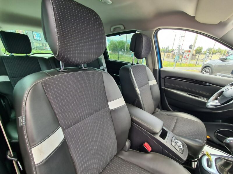 Renault Scenic BOSE Navi Kamera 2xPDC Grzane Fotele Półskóry Klimatronik Sensory Led III (2009-2016)