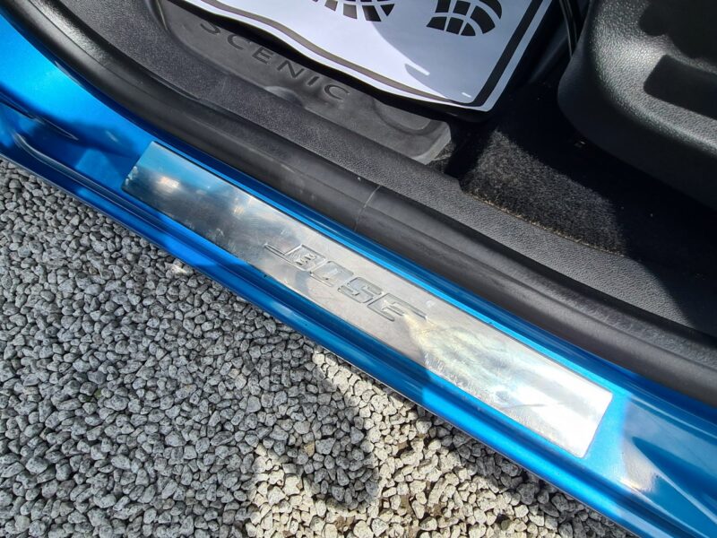 Renault Scenic BOSE Navi Kamera 2xPDC Grzane Fotele Półskóry Klimatronik Sensory Led III (2009-2016)