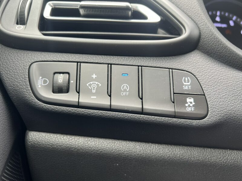 Hyundai i30 1.5DPI 110KM Smart+LED+Pakiet Zimowy Salon Polska Pierwszy wł FV23% III (2017-)