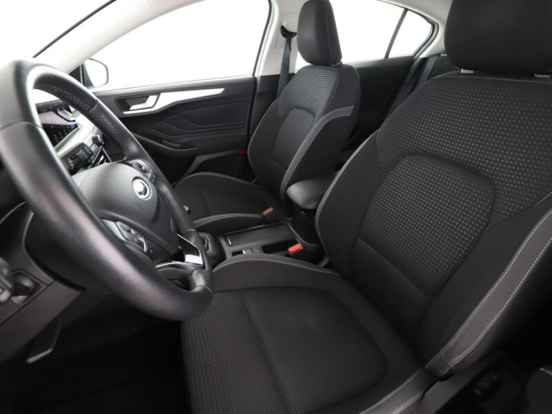 Ford Focus navi czujniki parkowania klima hak multifunkcja Mk4 (2018-)