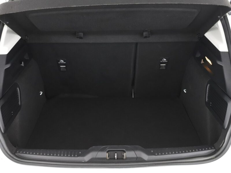 Ford Focus navi czujniki parkowania klima hak multifunkcja Mk4 (2018-)