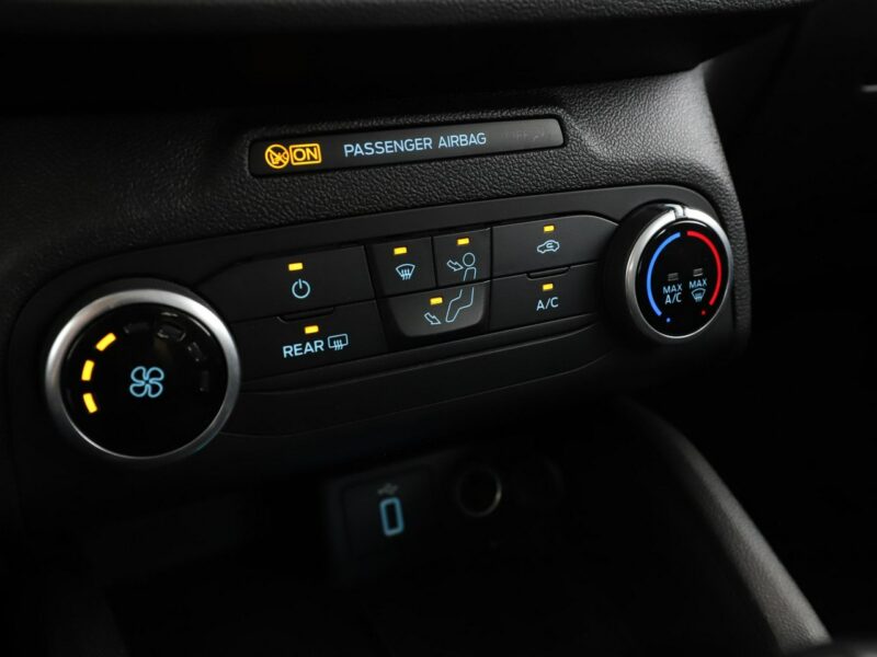 Ford Focus navi czujniki parkowania klima hak multifunkcja Mk4 (2018-)