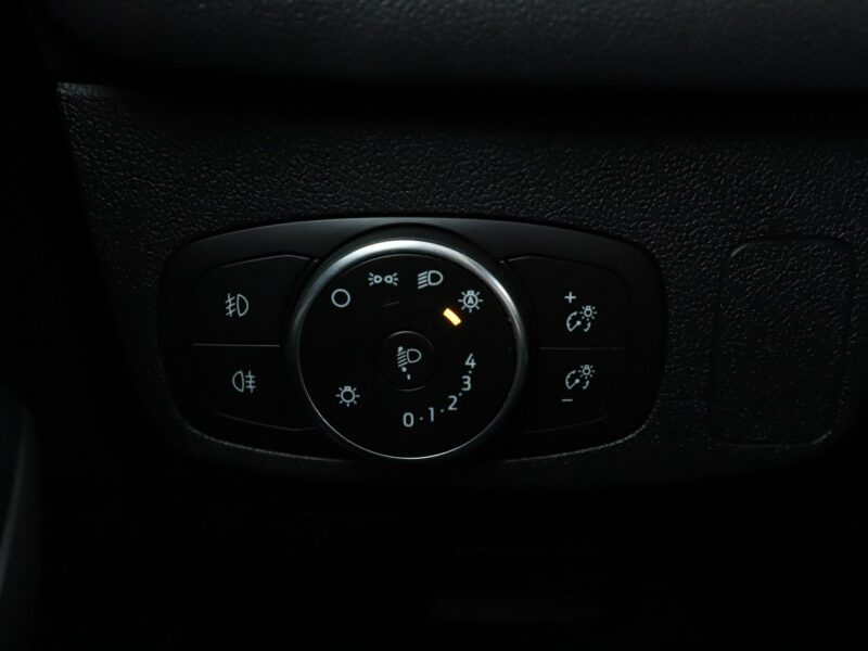 Ford Focus navi czujniki parkowania klima hak multifunkcja Mk4 (2018-)