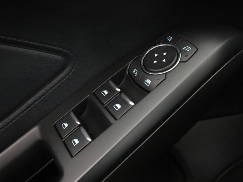 Ford Focus navi czujniki parkowania klima hak multifunkcja Mk4 (2018-)