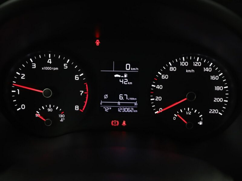 Kia Stonic PDC grzane fotele klima auto navi bluetooth