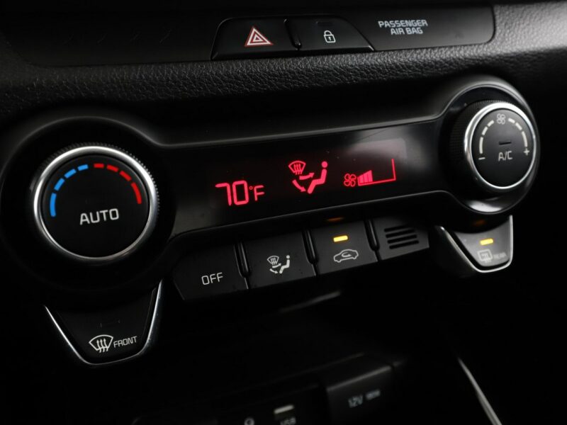 Kia Stonic PDC grzane fotele klima auto navi bluetooth