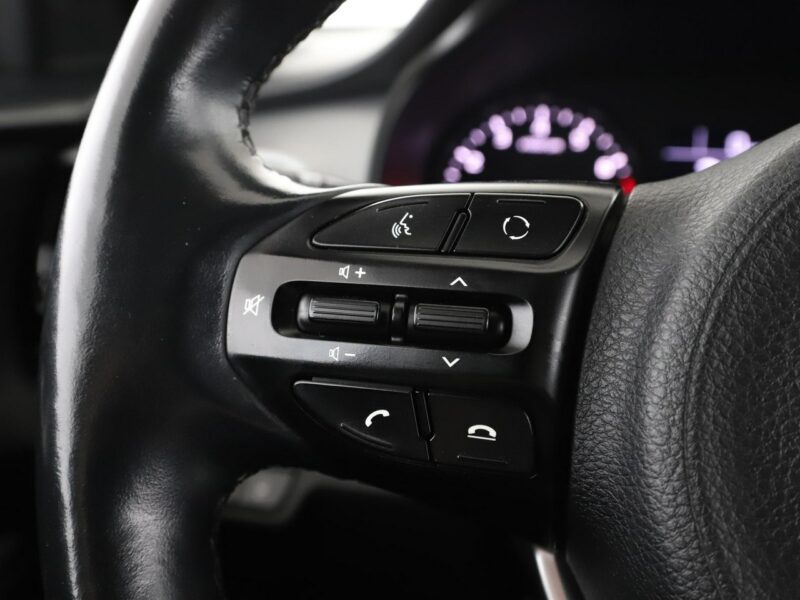 Kia Stonic PDC grzane fotele klima auto navi bluetooth