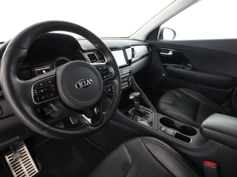 Kia Niro skóra navi kamera i czujniki parkowania szyberdach