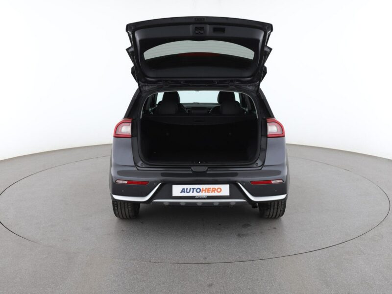 Kia Niro skóra navi kamera i czujniki parkowania szyberdach