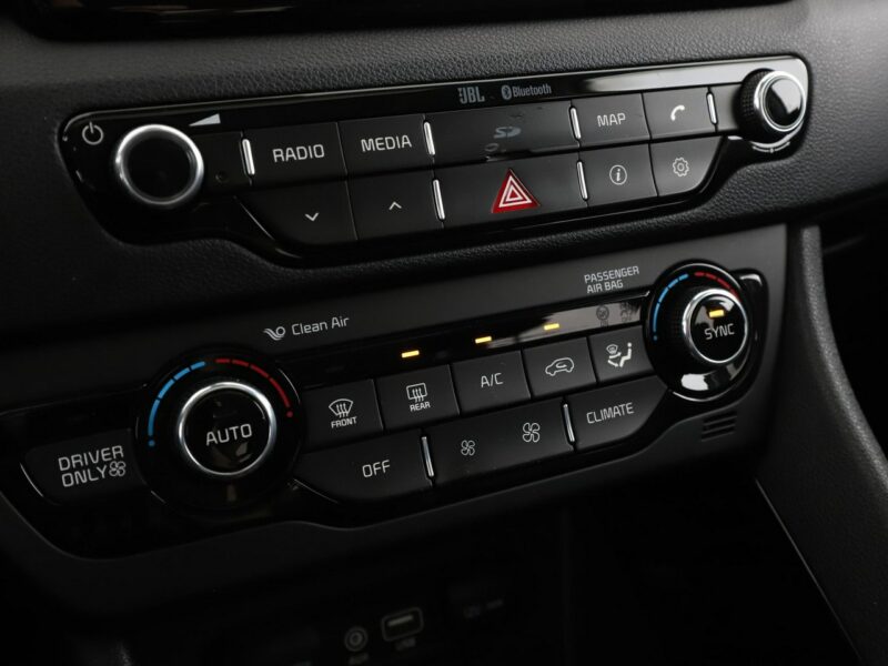 Kia Niro skóra navi kamera i czujniki parkowania szyberdach