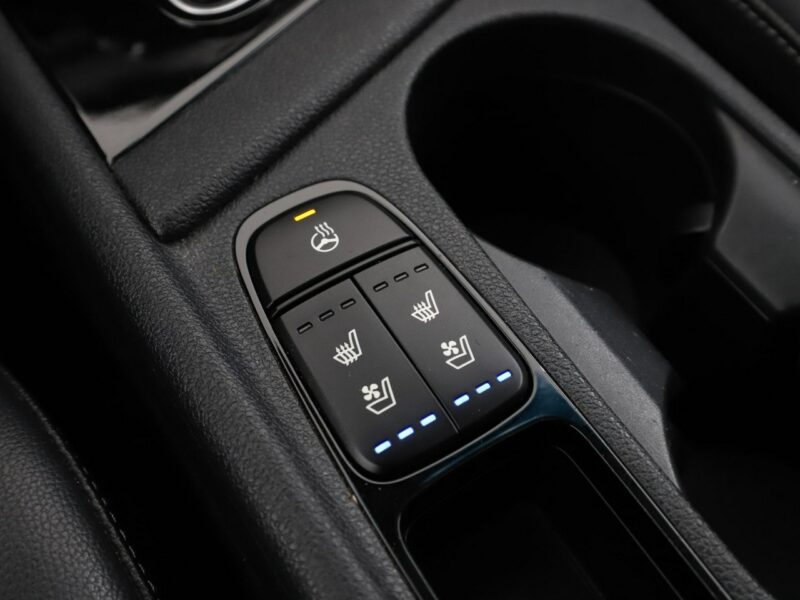 Kia Niro skóra navi kamera i czujniki parkowania szyberdach