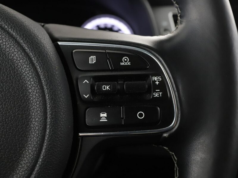 Kia Niro skóra navi kamera i czujniki parkowania szyberdach