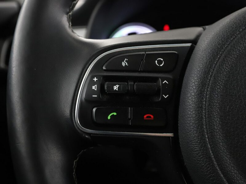 Kia Niro skóra navi kamera i czujniki parkowania szyberdach
