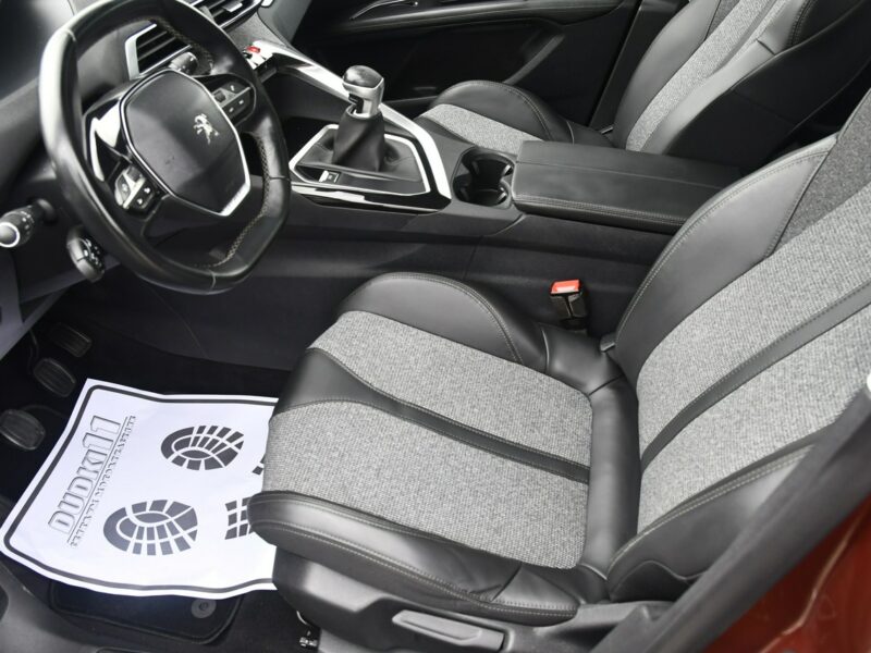 Peugeot 3008 1,2Turbo GT-Line.Ledy.Bi-Xenon.Panorama Dach.Klimatr 2 str. Kamera Cof II (2016-)
