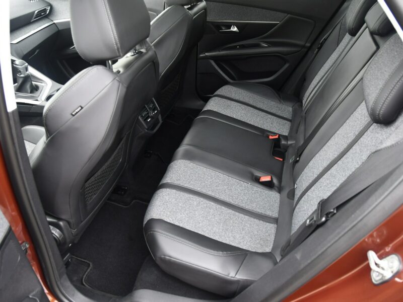 Peugeot 3008 1,2Turbo GT-Line.Ledy.Bi-Xenon.Panorama Dach.Klimatr 2 str. Kamera Cof II (2016-)